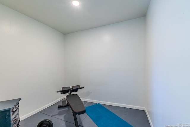 520 Queen Anne, San Antonio, TX 78209 - exercise room with baseboards and recessed lighting