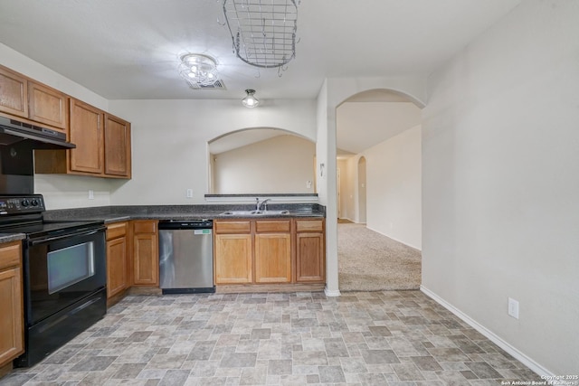 kitchen featuring dark countertops, a sink, dishwasher, arched walkways, and black range with electric cooktop
