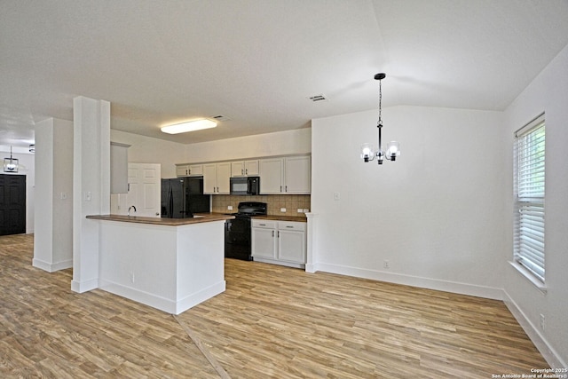 kitchen featuring visible vents, tasteful backsplash, black appliances, a chandelier, and light wood-style floors