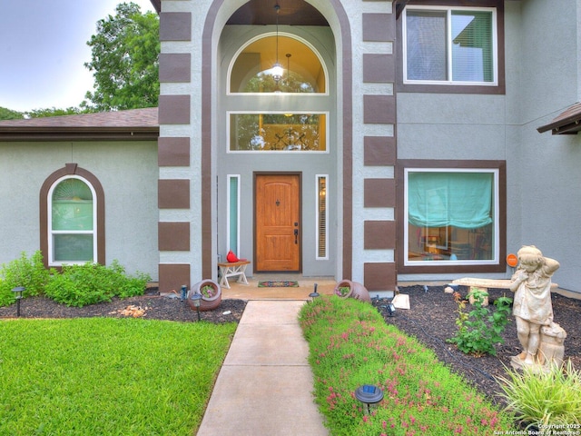 property entrance featuring stucco siding
