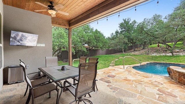 view of patio featuring outdoor dining area, a ceiling fan, and a fenced backyard
