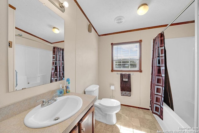769 Kristen Ln, Harper, TX 78631 - bathroom with shower / tub combo with curtain, vanity, toilet, baseboards, and ornamental molding