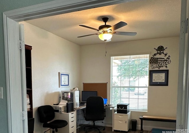 office area featuring ceiling fan