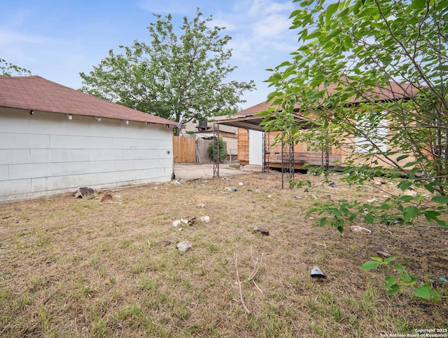 view of yard featuring fence