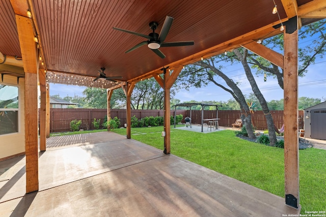 view of patio featuring a ceiling fan and a fenced backyard