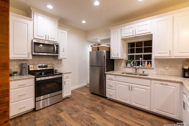 kitchen with recessed lighting, a sink, decorative backsplash, and stainless steel appliances