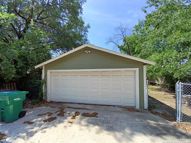 111 Blue Bonnet Blvd, Alamo Heights, TX 78209 - detached garage featuring fence