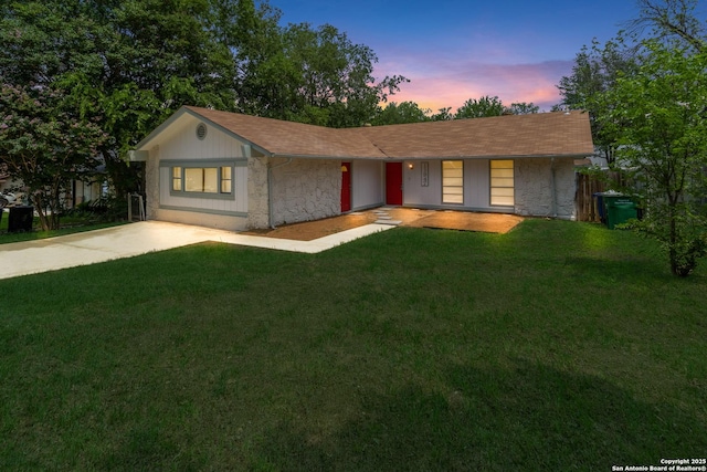 ranch-style home with a front yard