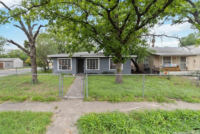 view of front of home featuring a gate, a front lawn, and a fenced front yard