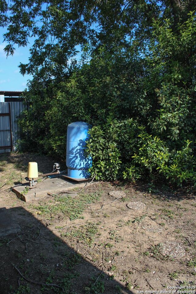 000 Fannin St, Uvalde, TX 78801 - view of yard with fence