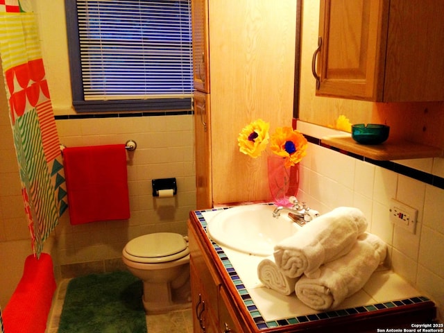 416 Alexander Hamilton, San Antonio, TX 78228 - full bathroom with tile walls, vanity, a shower with curtain, toilet, and tile patterned flooring