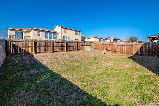 view of yard featuring a fenced backyard