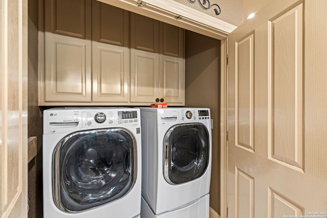 laundry room featuring cabinet space and washer and clothes dryer