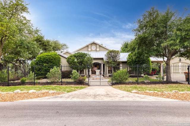 craftsman-style house featuring a gate, stucco siding, and a fenced front yard