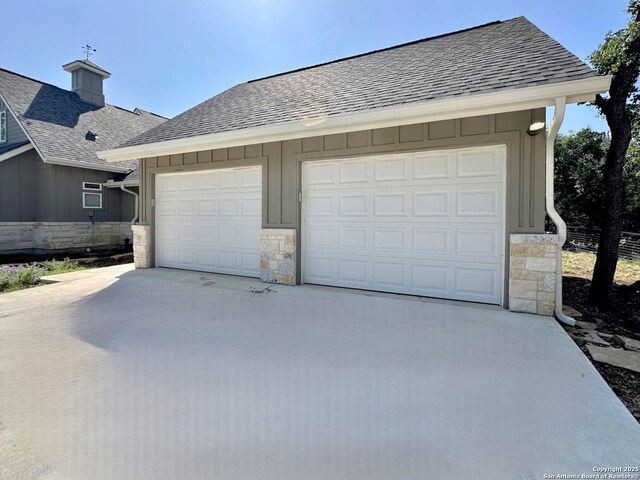 181 Crazy Horse, Canyon Lake, TX 78133 - garage with concrete driveway