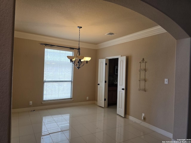 unfurnished room with crown molding, arched walkways, and a notable chandelier