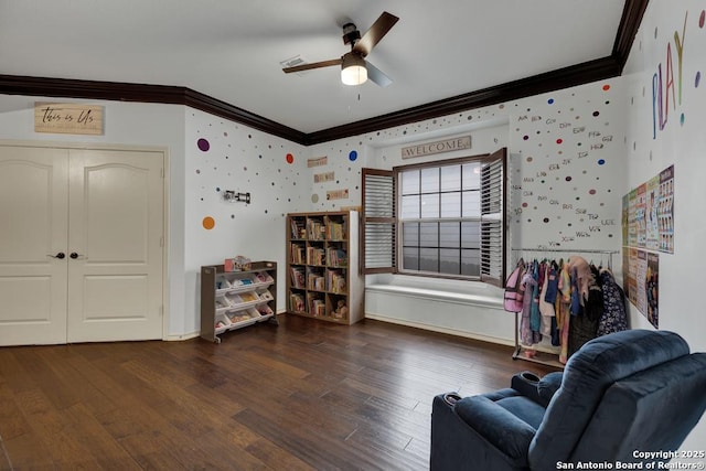 living area with crown molding, wood finished floors, a ceiling fan, and wallpapered walls