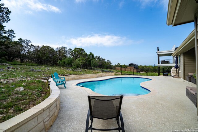 1587 Lakeshore Dr, Canyon Lake, TX 78133 - view of pool featuring a patio area and fence