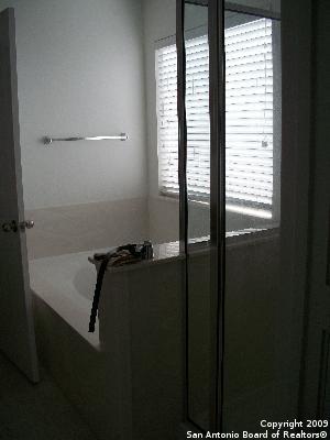 3430 Longhorn, San Antonio, TX 78261 - full bathroom with a bath