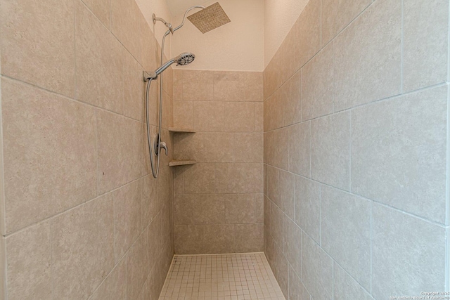 bathroom featuring tiled shower