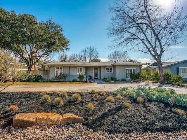 526 E Nottingham, San Antonio, TX 78209 - single story home featuring brick siding and fence