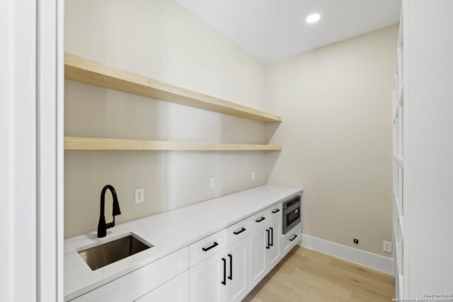 115 Heartland, Boerne, TX 78006 - bar with recessed lighting, light wood-style floors, baseboards, and a sink