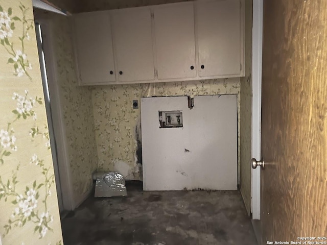 laundry area with washer hookup and cabinet space