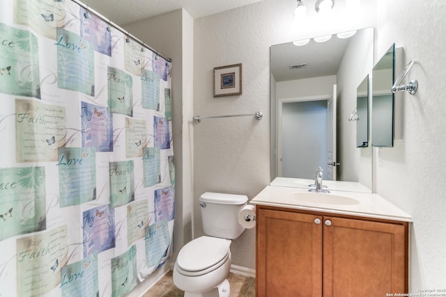 full bath with a textured wall, vanity, toilet, and curtained shower