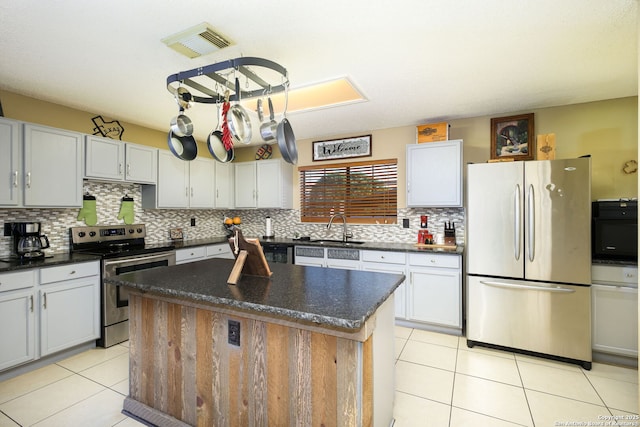 18554 Taylore Run, San Antonio, TX 78259 - kitchen with stainless steel appliances, light tile patterned floors, decorative backsplash, and a sink