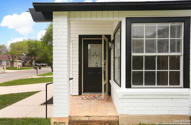 view of property entrance