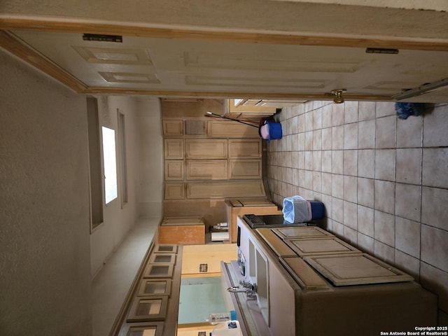 kitchen featuring decorative backsplash