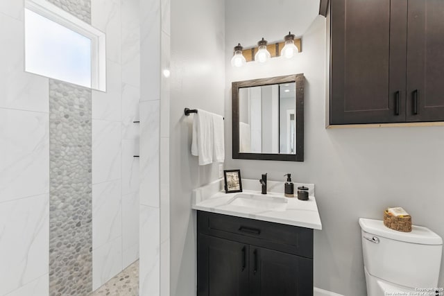 821 Bingham Ln, New Braunfels, TX 78132 - bathroom with vanity, toilet, and tiled shower
