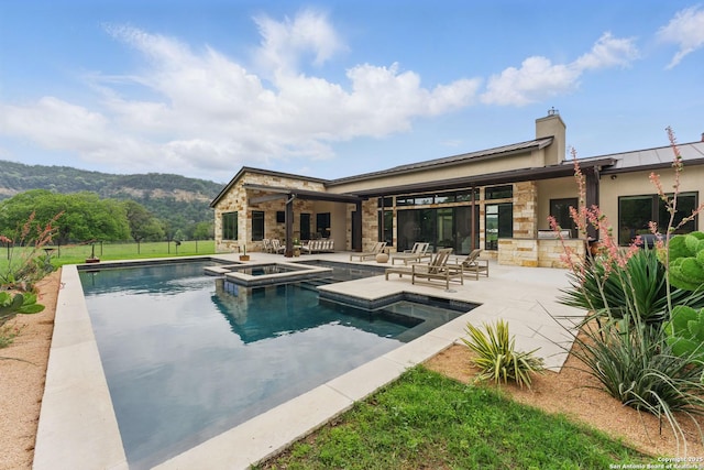 821 Bingham Ln, New Braunfels, TX 78132 - view of swimming pool featuring a pool with connected hot tub, a patio, and a ceiling fan