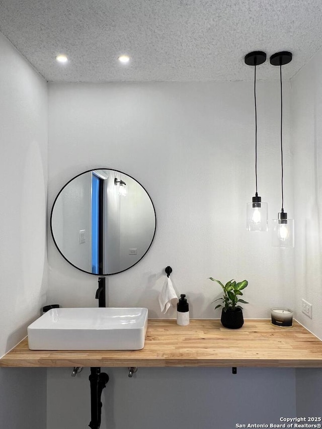 10106 Grand Park, San Antonio, TX 78239 - interior details with a textured ceiling, a sink, and recessed lighting