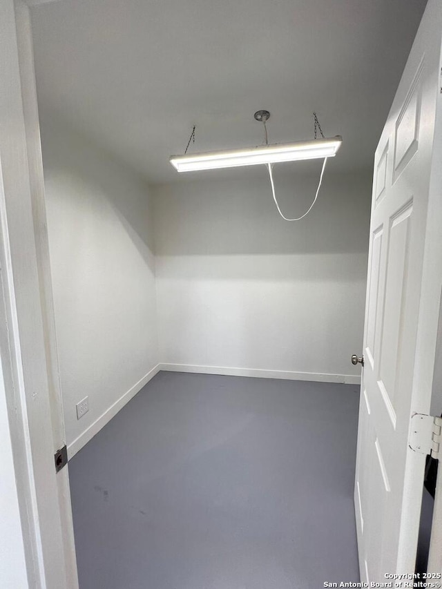 10106 Grand Park, San Antonio, TX 78239 - view of walk in closet