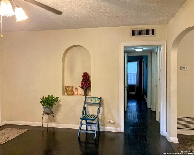 724 Holmgreen, San Antonio, TX 78220 - hallway featuring arched walkways, baseboards, visible vents, and a textured ceiling