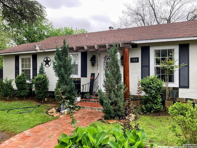 724 Holmgreen, San Antonio, TX 78220 - ranch-style house with roof with shingles, stucco siding, and a front lawn