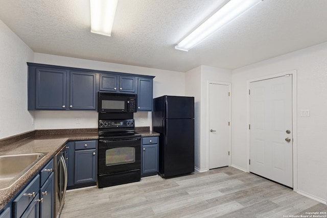 kitchen with light wood-style flooring, a sink, blue cabinetry, black appliances, and dark countertops