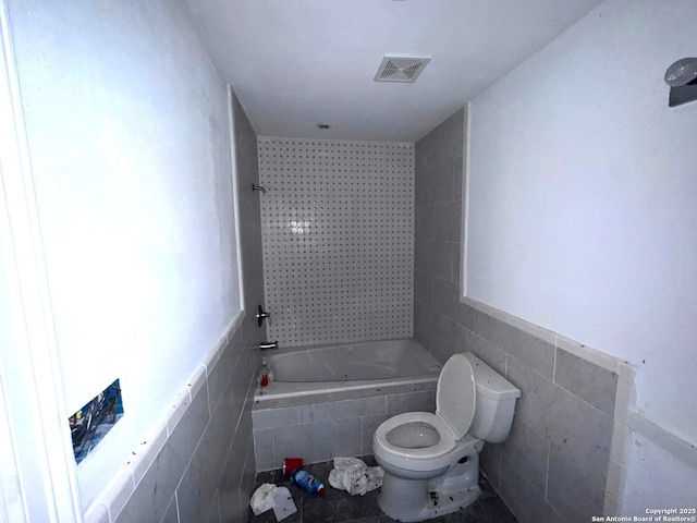2424 S Victoria, Donna, TX 78537 - bathroom with toilet, tile walls, and tiled shower / bath