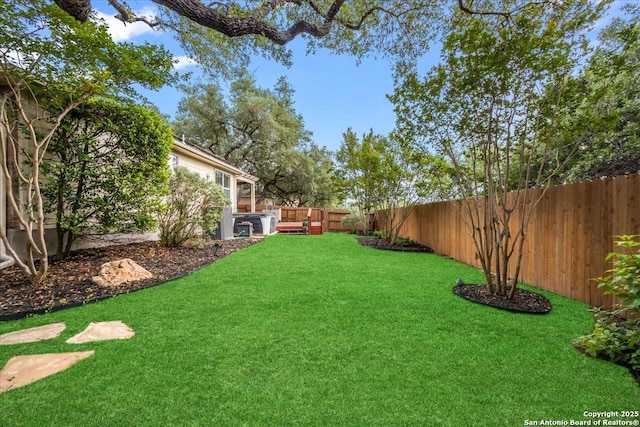 view of yard featuring a fenced backyard