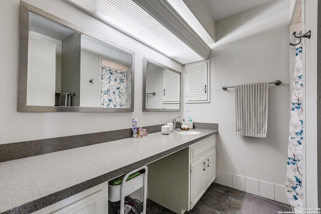 7500 Callaghan Rd Unit 172, San Antonio, TX 78229 - bathroom featuring vanity and a shower with shower curtain