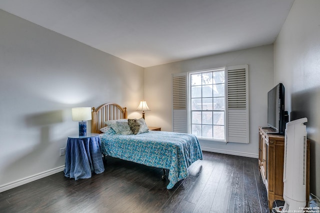 7500 Callaghan Rd Unit 172, San Antonio, TX 78229 - bedroom featuring baseboards and dark wood finished floors
