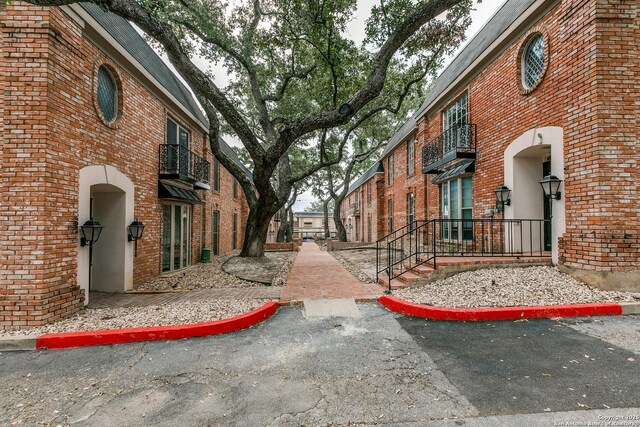 7500 Callaghan Rd Unit 172, San Antonio, TX 78229 - exterior space featuring a balcony and brick siding