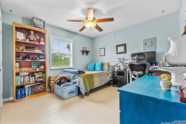 bedroom with ceiling fan