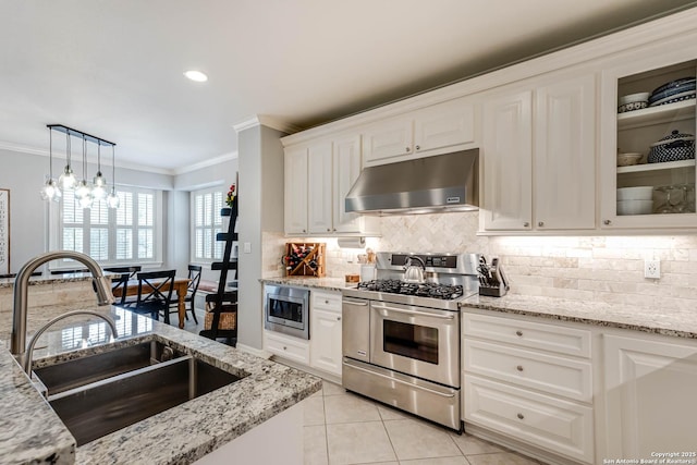kitchen featuring stainless steel appliances, a sink, crown molding, and under cabinet range hood
