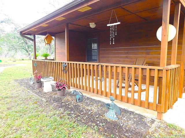 525 Cherry Rdg, Floresville, TX 78114 - property entrance with covered porch