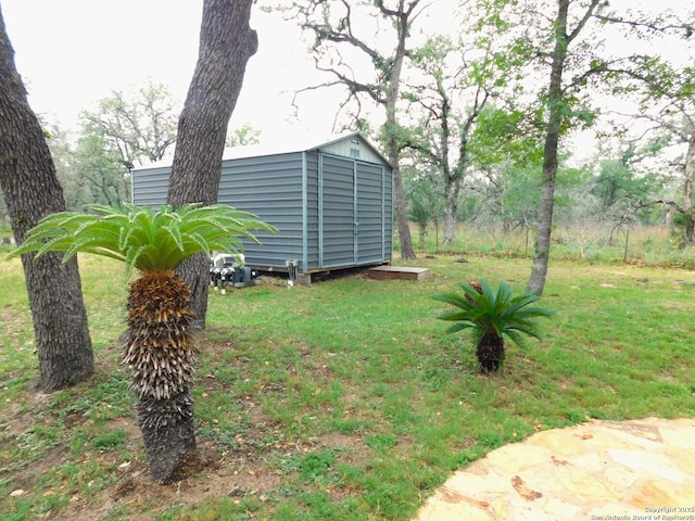 525 Cherry Rdg, Floresville, TX 78114 - view of green lawn with an outdoor structure and a shed