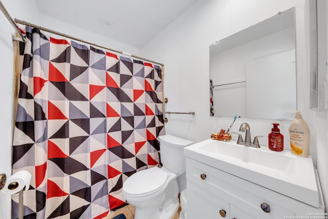 5118 War Cloud, San Antonio, TX 78242 - full bathroom with toilet, vanity, and curtained shower