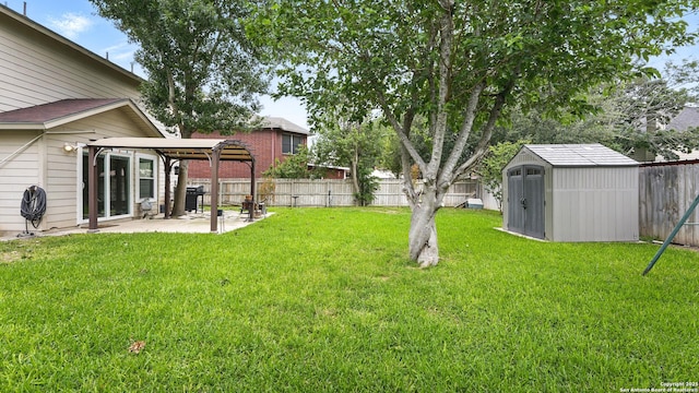 744 Pinehurst, New Braunfels, TX 78130 - view of yard with a patio