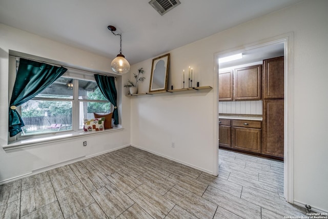 spare room featuring wood tiled floors and baseboards